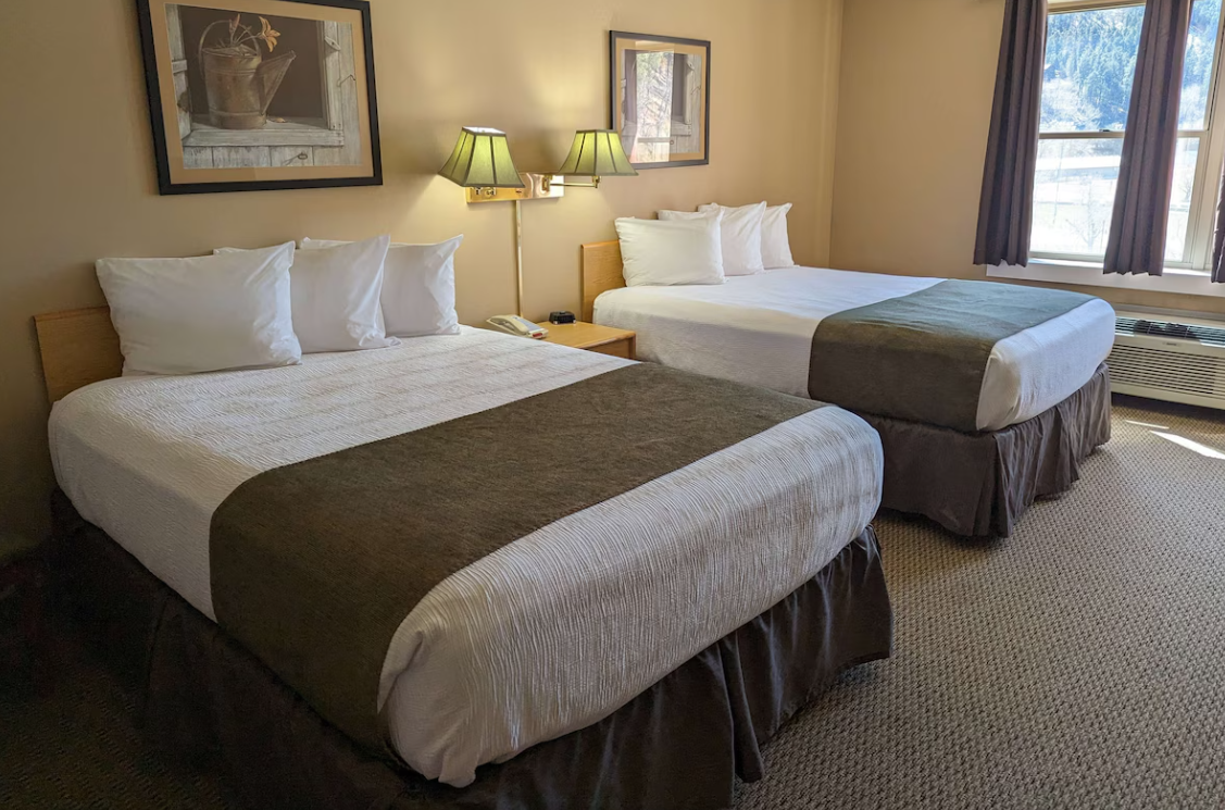 Stay in Style with Travelodge Inn & Suites by Wyndham